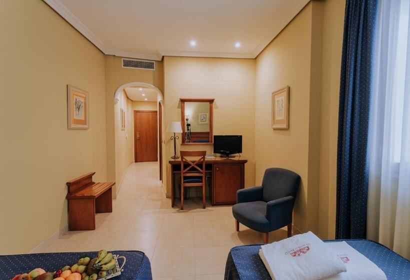 اتاق استاندارد, Manolo Mayo