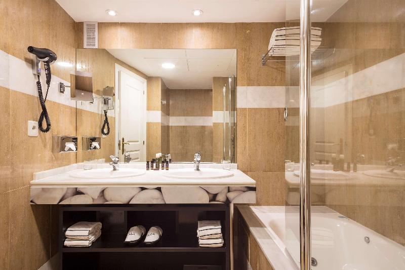 جناح جونيور, ME Marbella Luxury Lifestyle Hotel