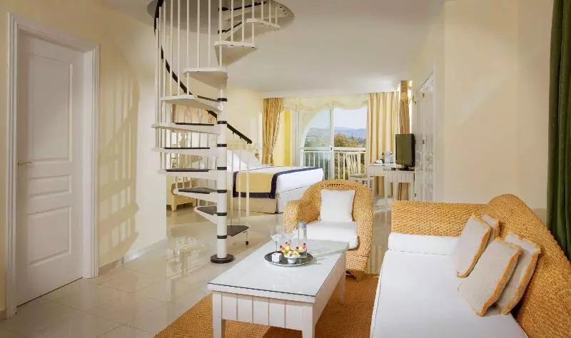 سوییت جونیور, ME Marbella by Meliá
