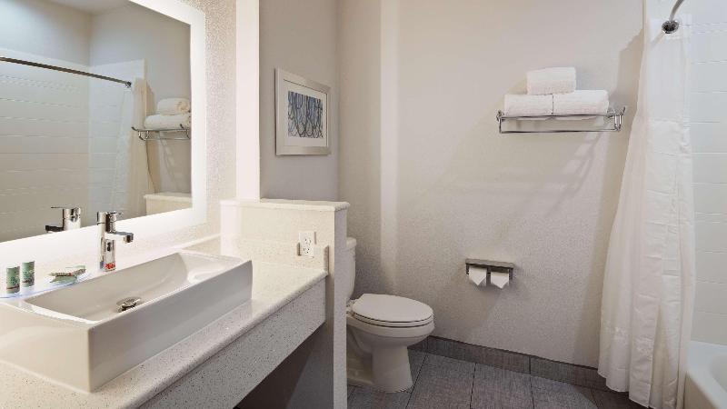 サイドオーシャンビュースタンダードルーム, Ms Tropicana