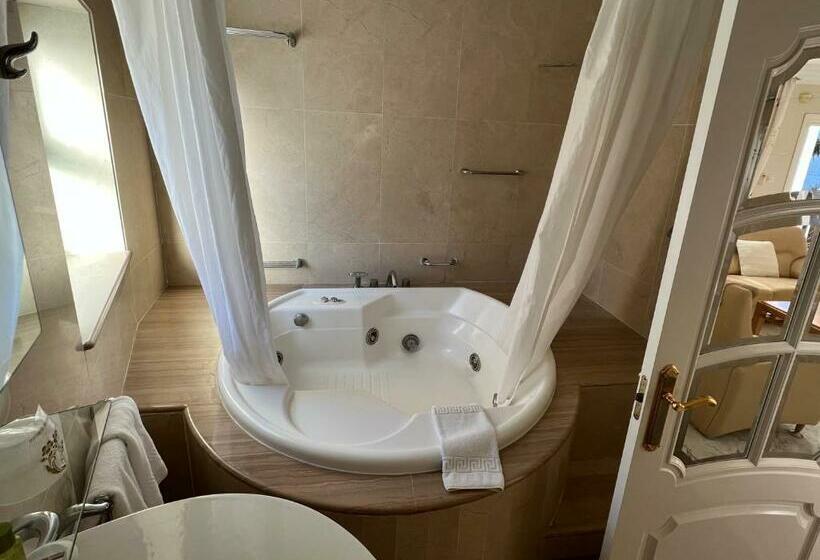 جناح جونيور, Paraíso Del Mar