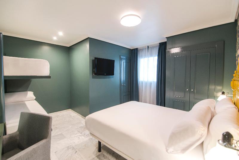 اتاق استاندارد چهار تخته, Petit Palace Puerta De Triana