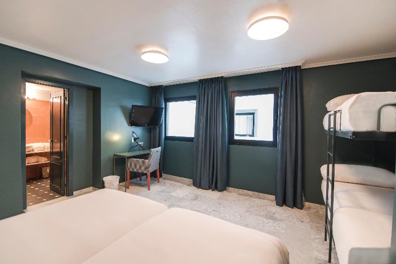 اتاق استاندارد چهار تخته, Petit Palace Puerta De Triana