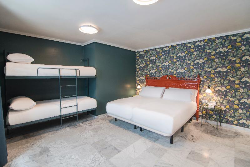 اتاق استاندارد چهار تخته, Petit Palace Puerta De Triana