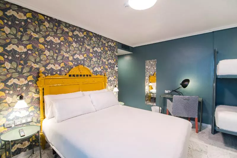 اتاق استاندارد چهار تخته, Petit Palace Puerta De Triana