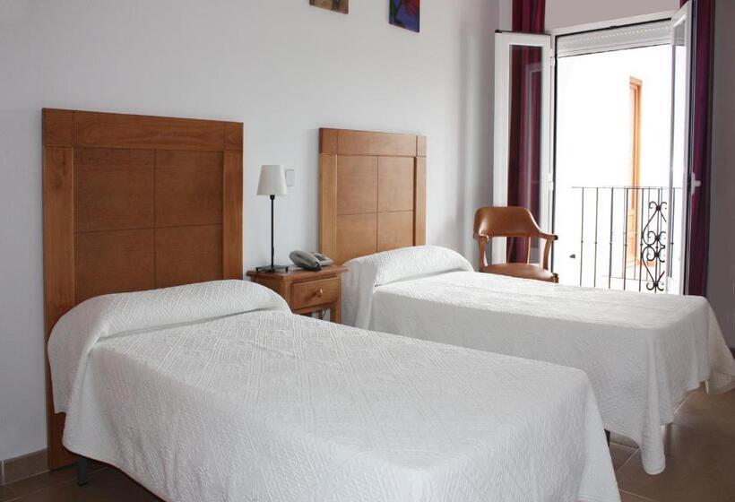 Standard Quadruple Room, Residencia Miami