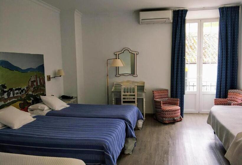 Четырехместный Номер Стандарт с Балконом, Ronda Hotel Polo