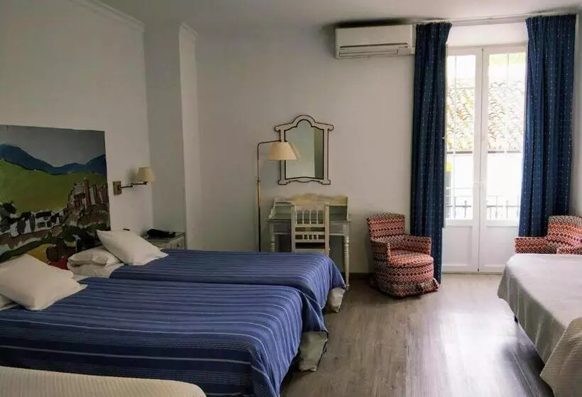اتاق استاندارد چهارنفره با بالکن, Ronda Hotel Polo