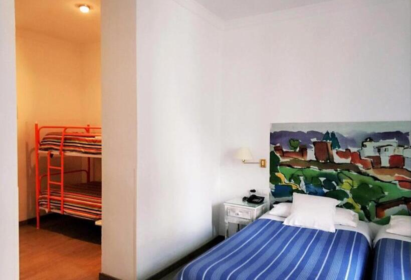 Четырехместный Номер Стандарт с Балконом, Ronda Hotel Polo
