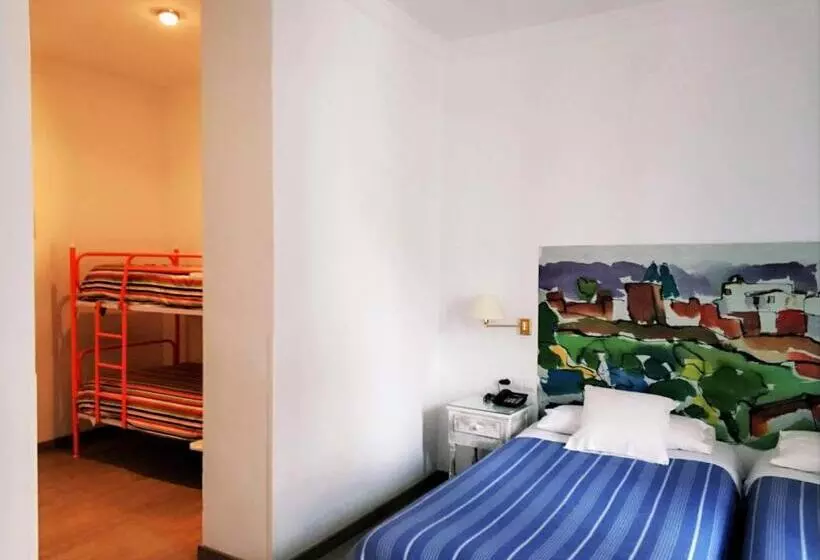 اتاق استاندارد چهارنفره با بالکن, Ronda Hotel Polo