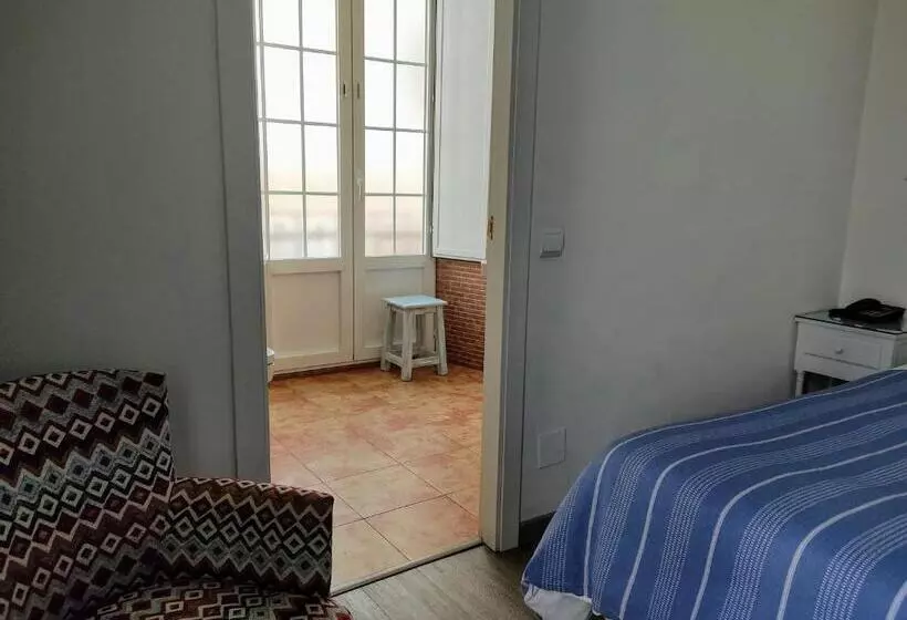 اتاق استاندارد سه تخته با بالکن, Ronda Hotel Polo