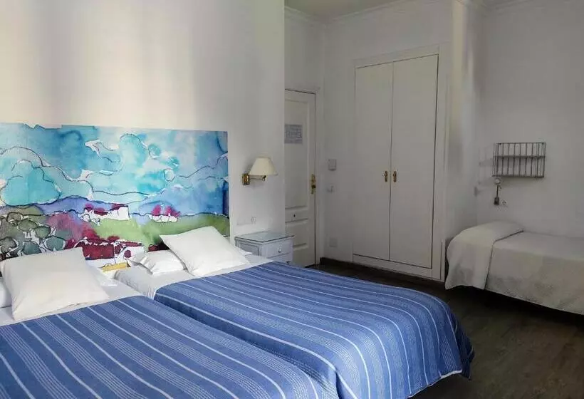 اتاق استاندارد سه تخته با بالکن, Ronda Hotel Polo