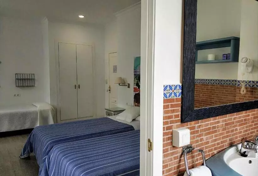 اتاق استاندارد سه تخته با بالکن, Ronda Hotel Polo