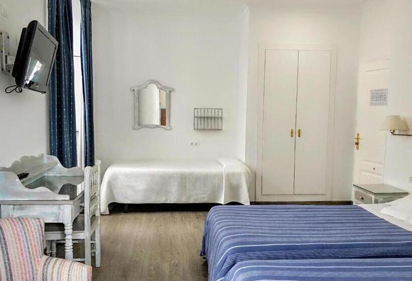 Трехместный Номер Стандарт с Балконом, Ronda Hotel Polo
