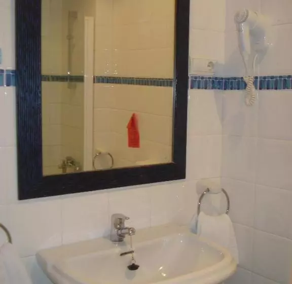 اتاق استاندارد یک نفره, Ronda Hotel Polo