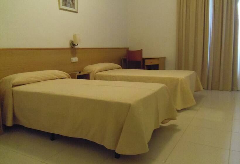 Номер Стандарт Трехместный, Sant Jordi