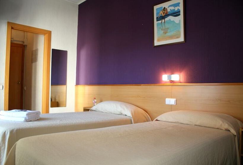 Номер Стандарт Трехместный, Sant Jordi