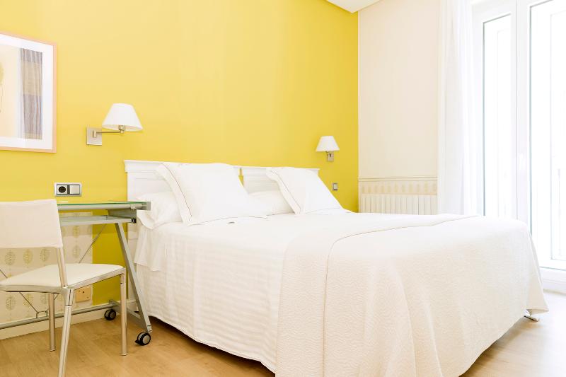 Номер Стандарт, Sauce