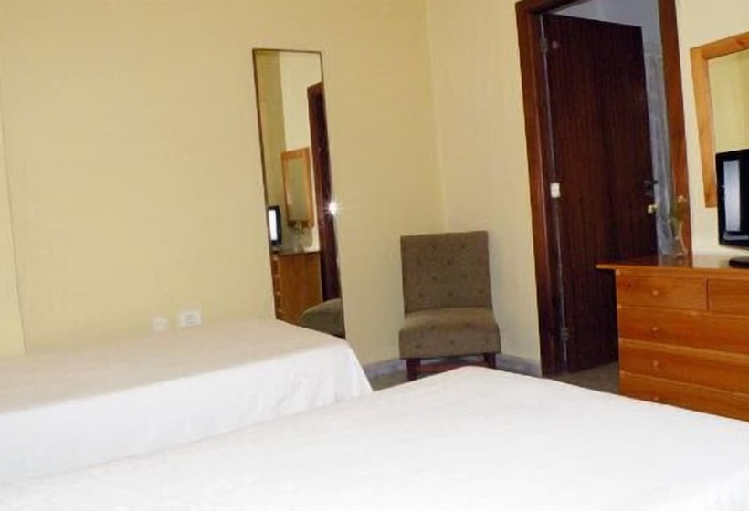 スタンダードルーム, Tanausu