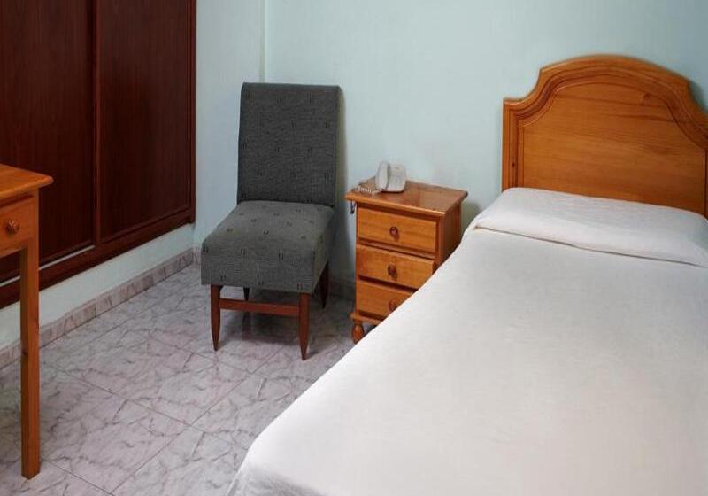 スタンダードシングルルーム, Tanausu