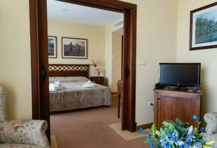 Suite, Trh Mijas