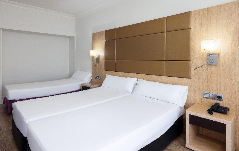 اتاق استاندارد سه نفره, Virgen De Los Reyes