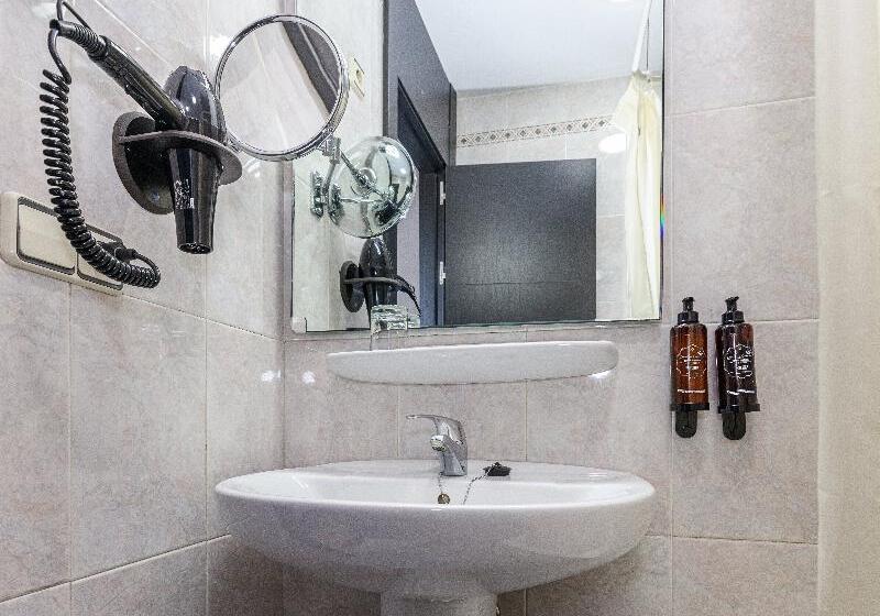 اتاق استاندارد یک نفره, Virgen De Los Reyes