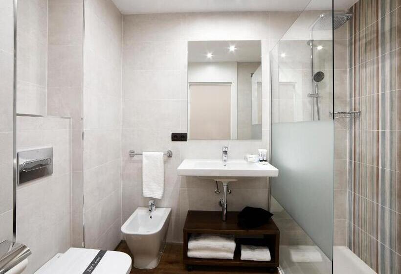 דירת חדר, Zenit Dos Infantas