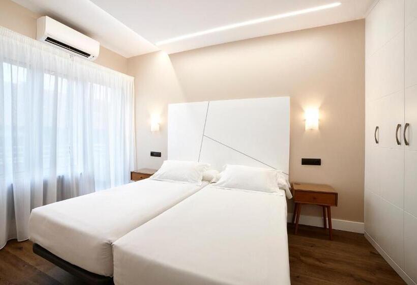 דירת חדר, Zenit Dos Infantas