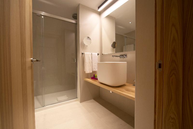 סוויטת ג'וניור, Zenit Sevilla