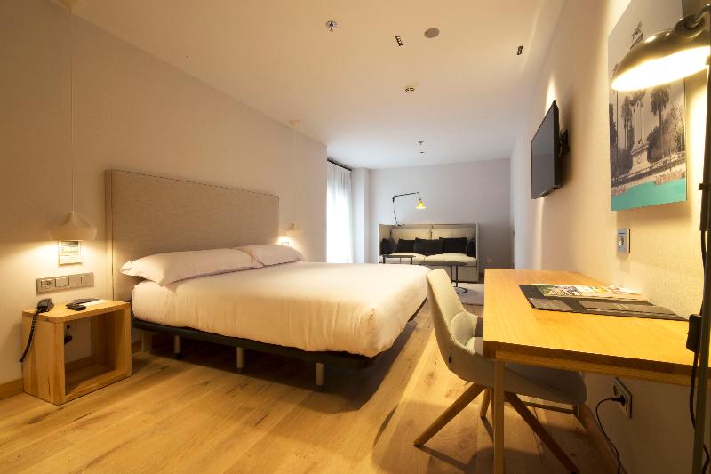 סוויטת ג'וניור, Zenit Sevilla