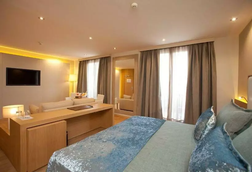 سوییت جونیور, M.a. Hotel Sevilla Congresos