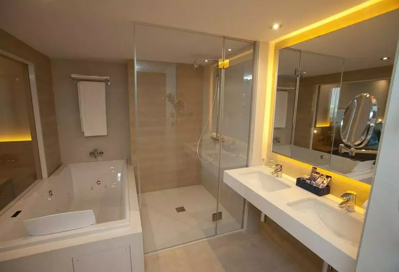سوییت جونیور, M.a. Hotel Sevilla Congresos