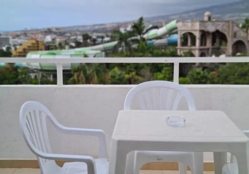 شقة غرفة واحدة, Malibu Park