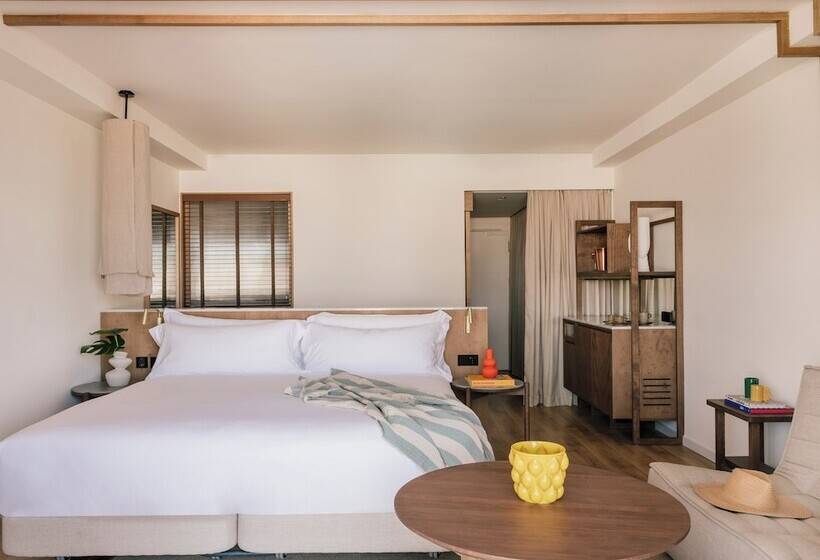 جناح جونيور, ME Marbella Luxury Lifestyle Hotel