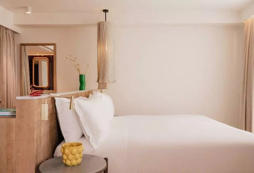 استودیوی استاندارد, ME Marbella by Meliá