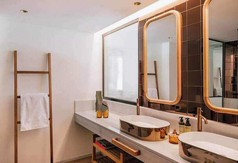 جناح جونيور ذات إطلالة, ME Marbella Luxury Lifestyle Hotel