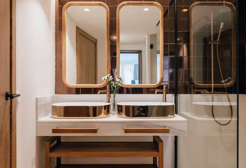 غرفة قياسية مزوَّدة بتراس, ME Marbella Luxury Lifestyle Hotel