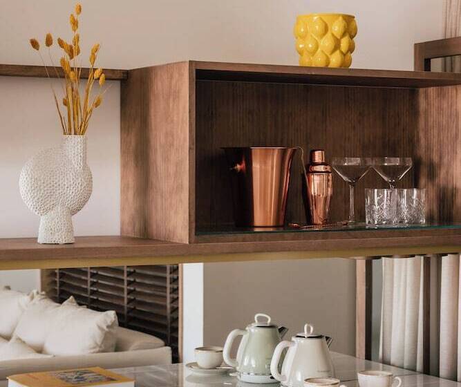 غرفة قياسية مزوَّدة بتراس, ME Marbella Luxury Lifestyle Hotel