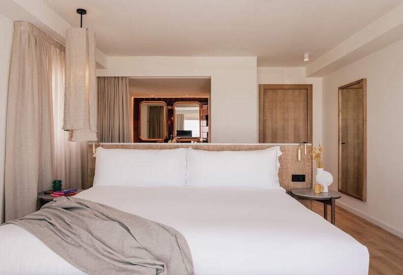 غرفة دور أخير, ME Marbella Luxury Lifestyle Hotel