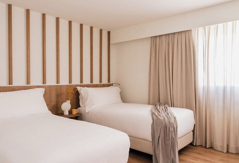 غرفة دور أخير, ME Marbella Luxury Lifestyle Hotel