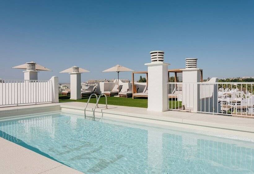 غرفة دور أخير, ME Marbella Luxury Lifestyle Hotel