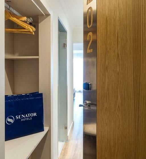 اتاق استاندارد سه نفره, Virgen De Los Reyes