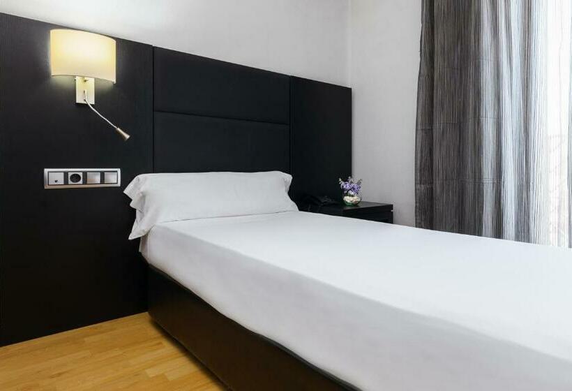 اتاق استاندارد یک نفره, Virgen De Los Reyes