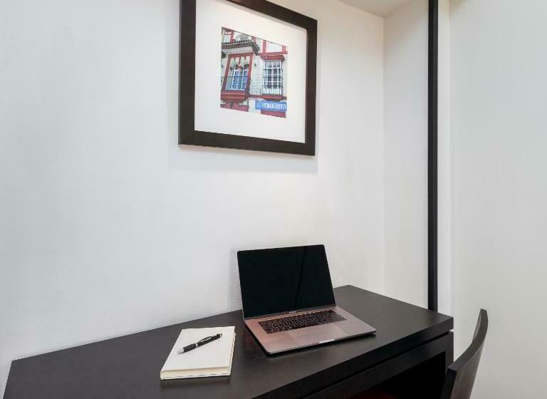 اتاق استاندارد اینتریور, Virgen De Los Reyes