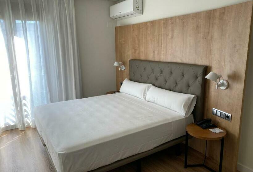 سوییت جونیور, Virgen De Los Reyes