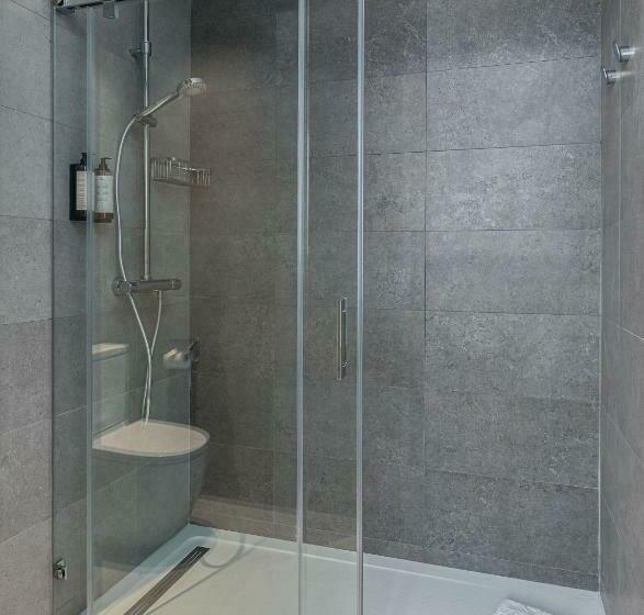 سوییت جونیور, Virgen De Los Reyes