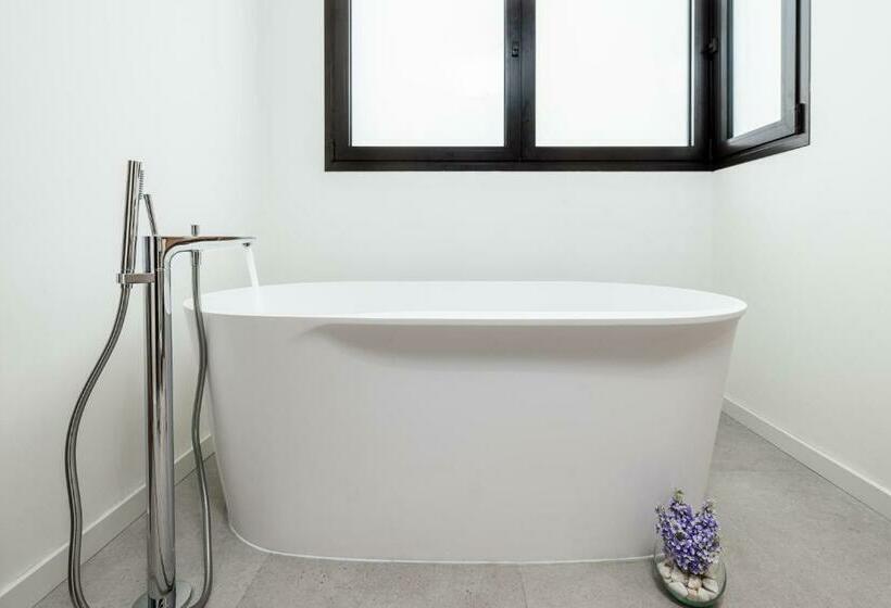 سوییت جونیور, Virgen De Los Reyes