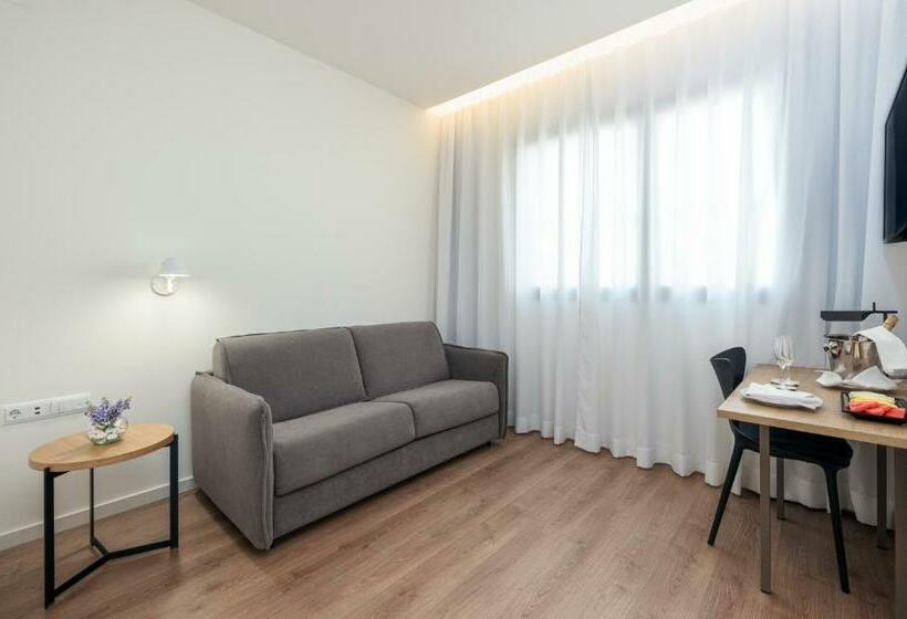 سوییت جونیور, Virgen De Los Reyes