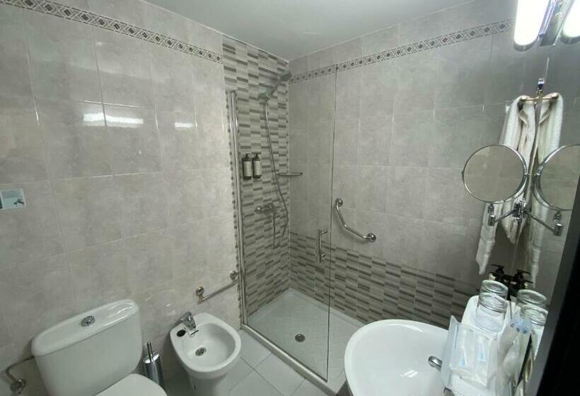 سوییت جونیور, Virgen De Los Reyes